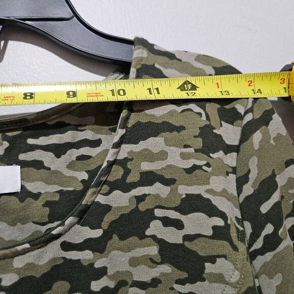 D&Co Denim + Co Women Activewear A-Line Tunic Top Size Small Green Camo Short Sl - Picture 7 of 8